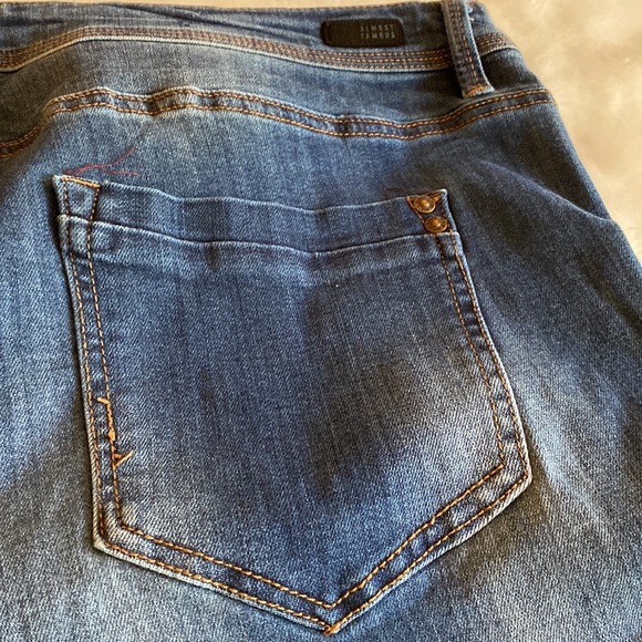 PLUS Size 18 ALMOST FAMOUS Mid Rise Roll Cuff Ripped Jeans - Picture 9 of 10